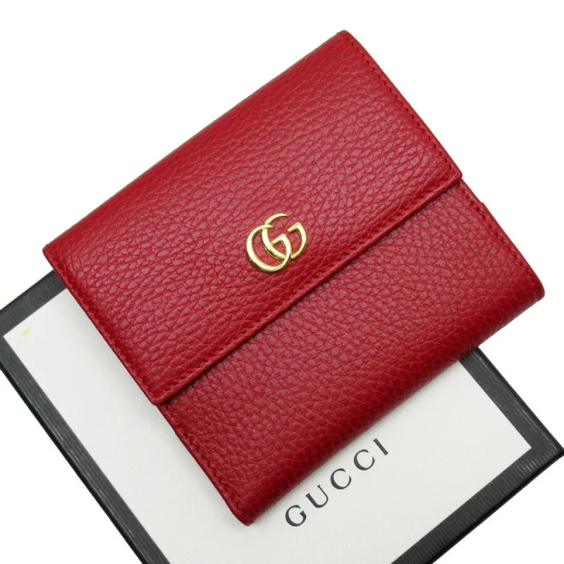 Women Gucci tote bags in GG Supreme canvas for a branded feelGucci bi-fold wallet double G red gold leather 456122