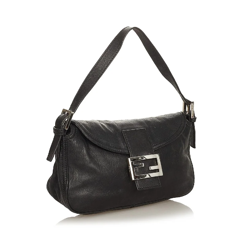 Fendi tote bags with a double - zip closure for enhanced securityFendi Leather Baguette (SHG-26236)