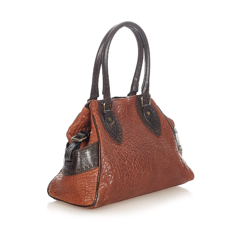 Ladies Fendi Peekaboo bags with gold - toned hardware for a touch of luxuryFendi Etniko Leather Handbag (SHG-22132)