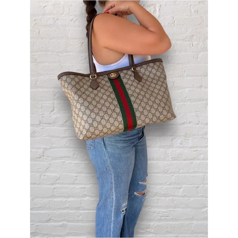 Women Gucci bags with a chain - link trim and a leather bodyGucci GG Supreme Medium Ophidia Tote