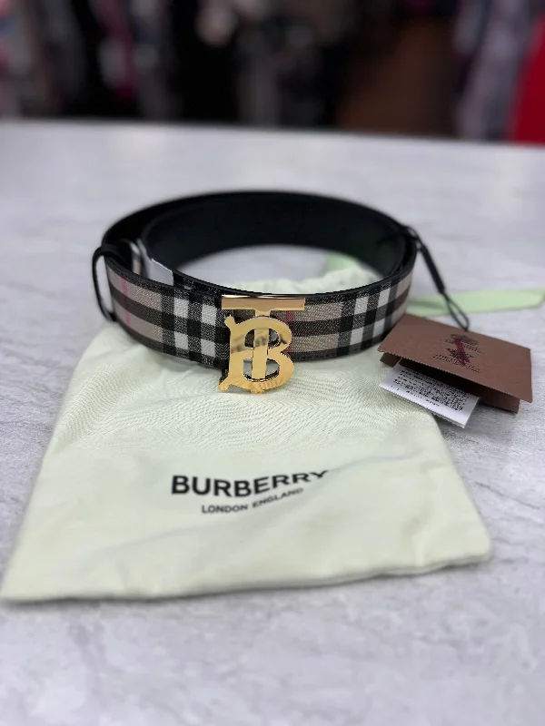 Pattern - Mixing Burberry Bags for a Fashion - Forward LookBelt Bag Luxury Designer By Burberry, Size: Medium