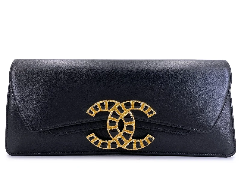 Chanel Chain Strap Handbag for Everyday UseChanel 19A Egypt Black Jumbo Clutch Bag Crocodile CC Paris-New York AVB