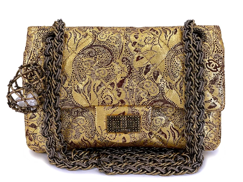 Chanel Designer Handbag with Unique DesignChanel Vintage Moscow Reissue Gold Brocade Mini 224 2.55 Flap Bag Small Paris-Moscou 39F