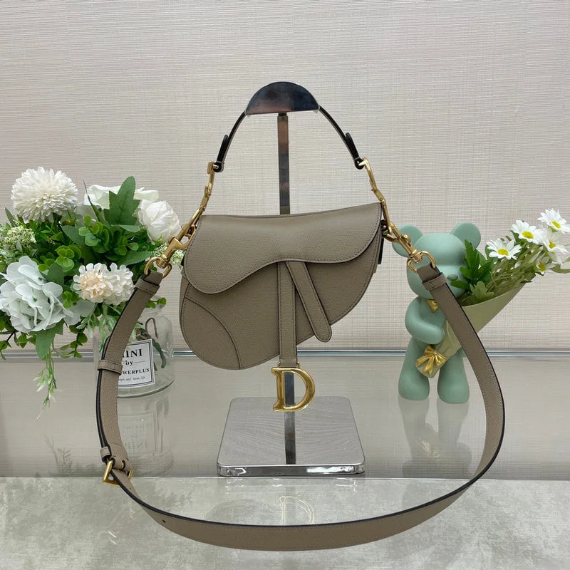 Fashion - forward Christian Dior tote bags for the modern womanChristian Dior  Bags - 3258