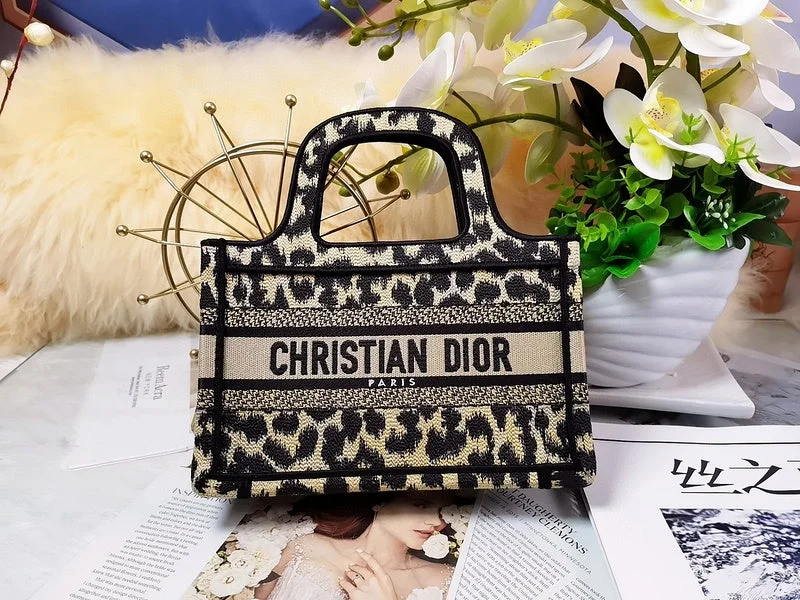 Trendsetting Christian Dior crossbody bags with a colorful strapChristian Dior  Bags - 3429